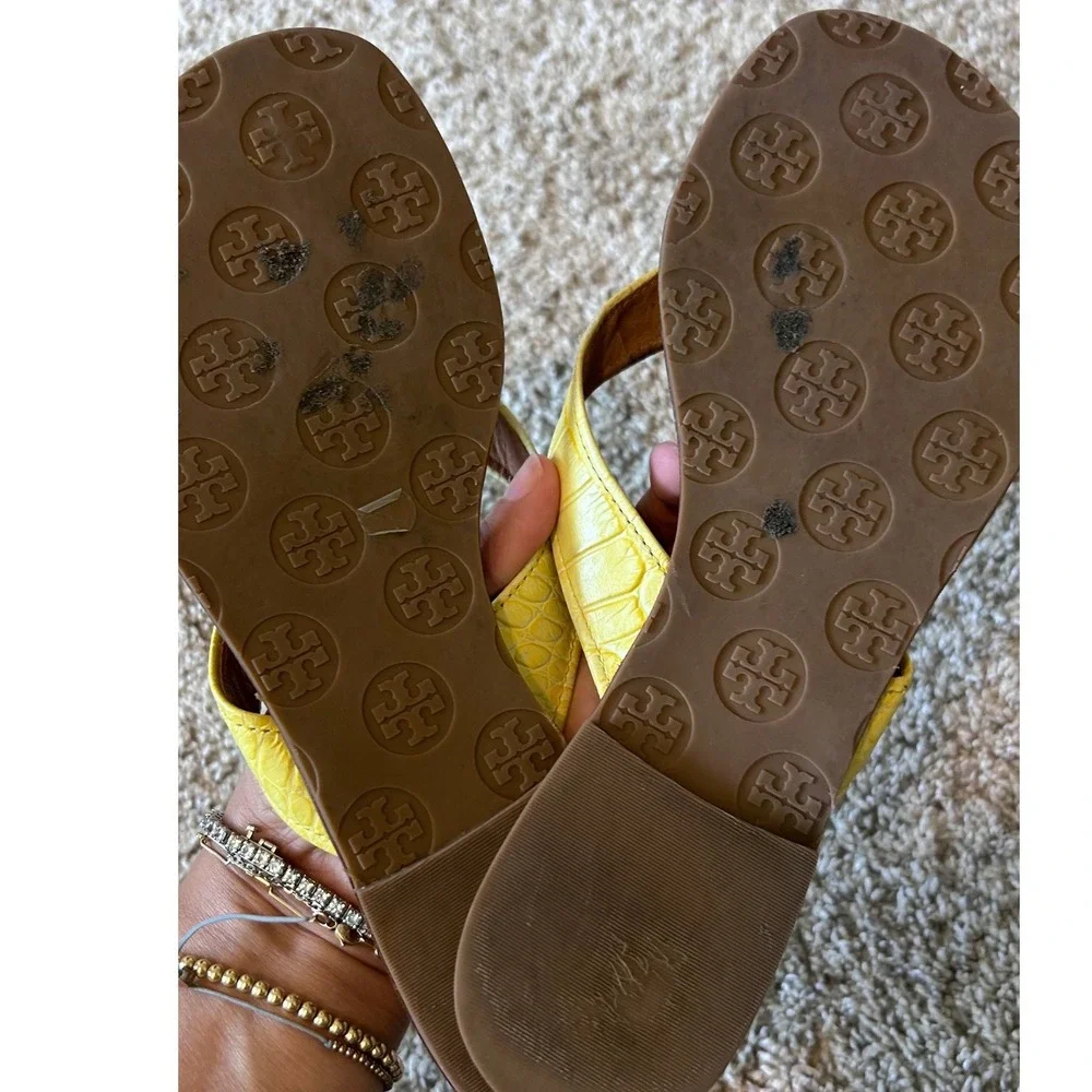 Tory Burch Thora Sandals Yellow Croc Embossed Leather Logo Thong Slides 7M